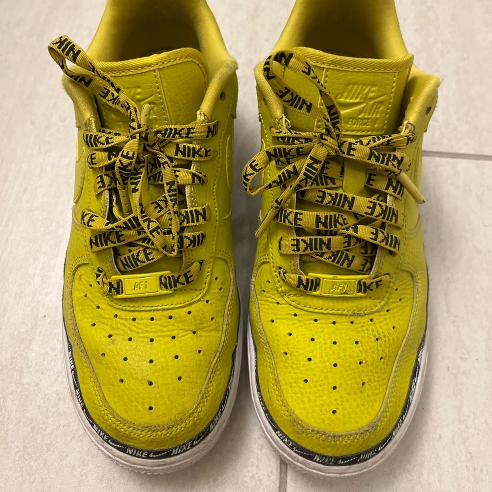 NIKE AIR FORCE ONES WOMEN’s